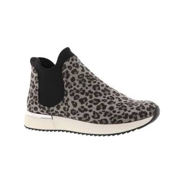 Kenneth Cole REACTION Women's Cameron Chelsea Jogger Sneaker - Picture 1 of 8